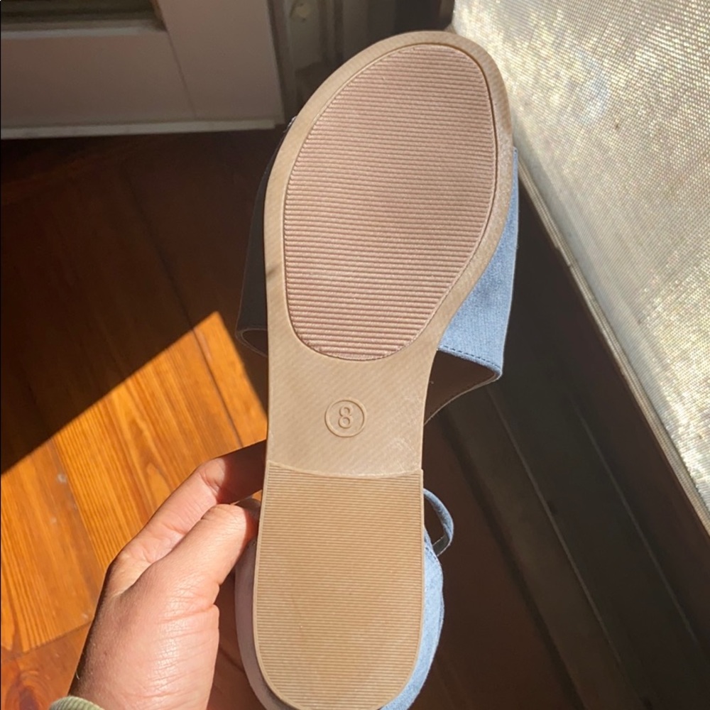 Universal Thread Flats - Picture 4 of 4